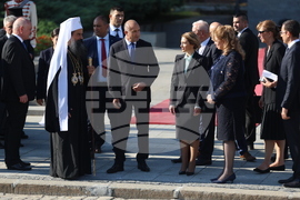 Президент - патриарх - Паметник на „Незнайния воин“ - венци