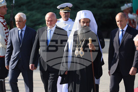 Президент - патриарх - Паметник на „Незнайния воин“ - венци