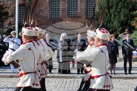 Президент - патриарх - Паметник на „Незнайния воин“ - венци
