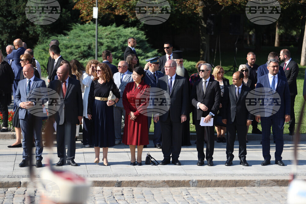 Президент - патриарх - Паметник на „Незнайния воин“ - церемония