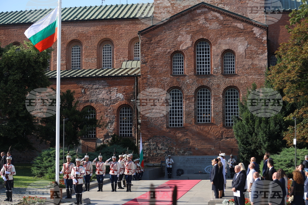 Президент - патриарх - Паметник на „Незнайния воин“ - церемония