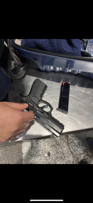 Контрабандни бойни пистолети и патрони откриха митническите служители на МП Капитан Андреево