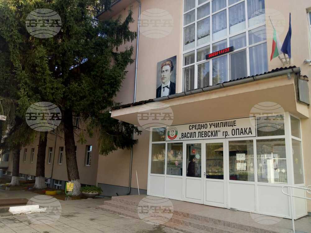 Новата програма за образование представи в Опака екип на Областния информационен център в Търговище