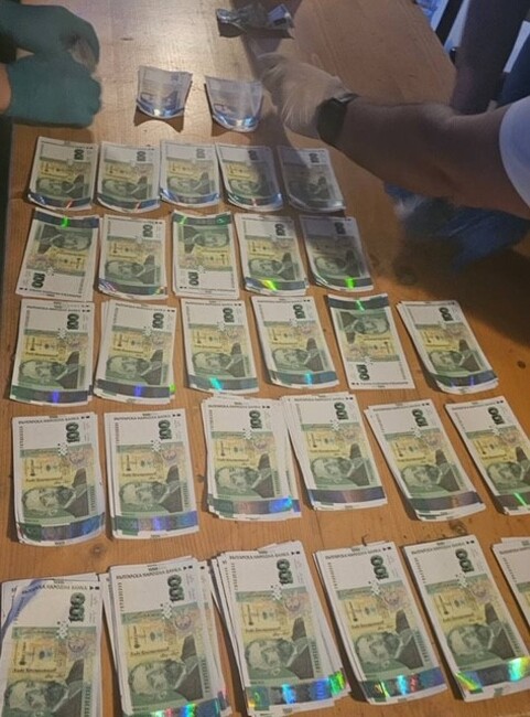МВР: Служители на ГДБОП откриха база за производство за неистински парични знаци в провадийско село