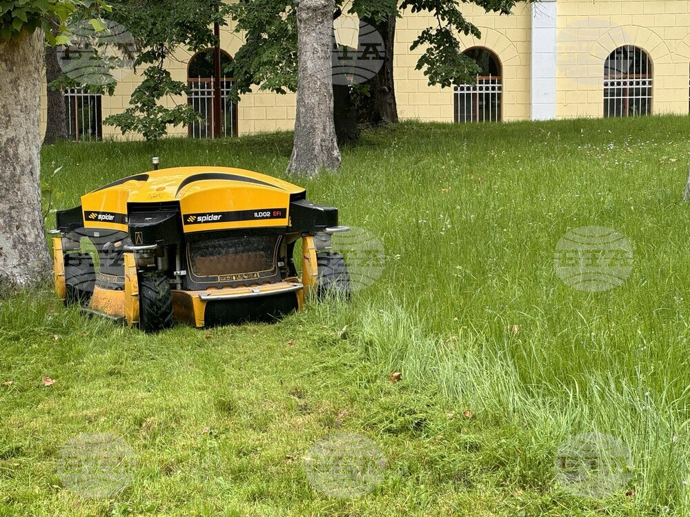Община Русе: Косенето на тревни площи продължава и през тази седмица