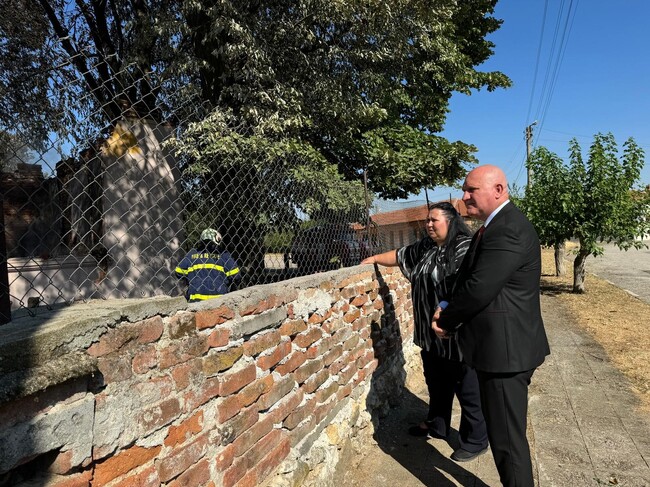 Министър Цоков на място при опожареното училище в село Гранит: Учениците се местят в нова сграда