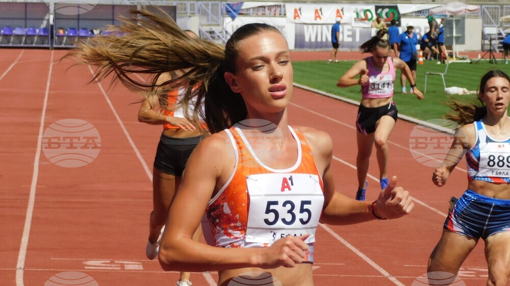 Никола Караманолов и Кристен Радуканова спечелиха титлите в спринта на 60 метра на международния турнир по лека атлетика в зала "Академик"