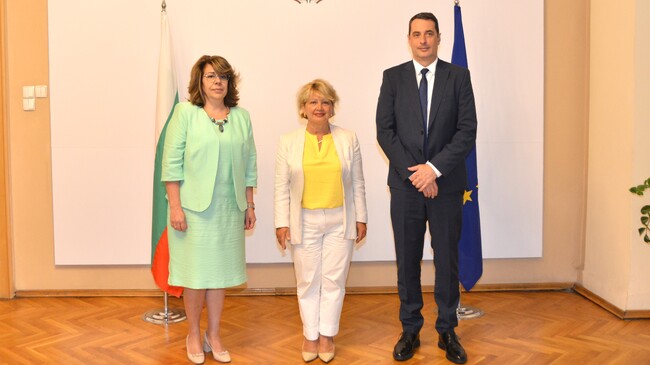 Министерство на транспорта и съобщенията: Министрите Георги Гвоздейков и Виолета Коритарова обсъдиха с румънския посланик готовността за стартиране на ферибот Русе-Гюргево