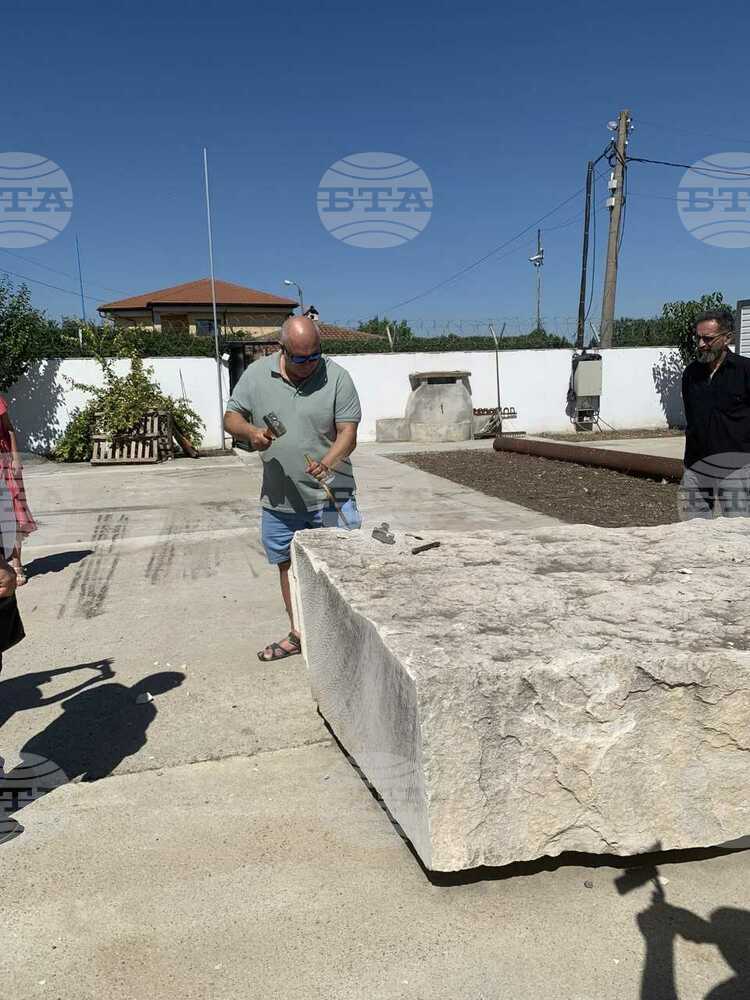 Двама земеделски производители осигуриха средствата за изработването на паметника на цар Иван Александър край Камено