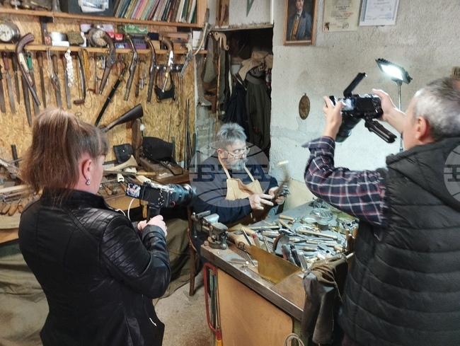 Регионален етнографски музей на открито „Етър“ реализира филм със заглавие „Как се прави кремъчен пищов“