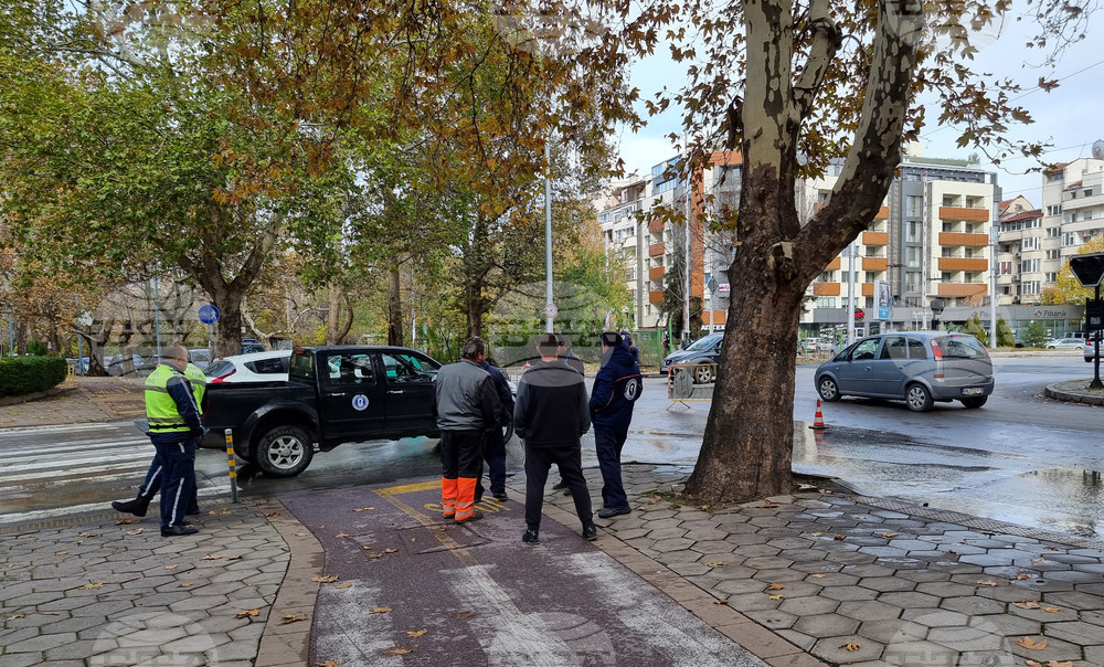 ВиК авария затруднява движението по основен булевард в Пловдив