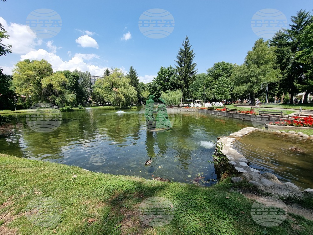 Валсове ще звучат от сцена в езерото в Разлог
