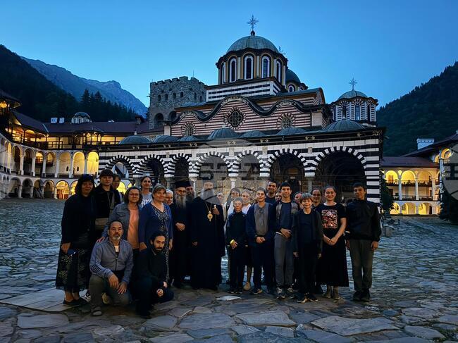 “Многая лета” пяха български и украински деца на патриарх Даниил в Рилския манастир