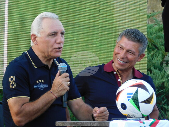 Христо Стоичков и Красимир Балъков взеха участие в благотвордителния мач "Legends Charity Game" в Лисабон, португалските звезди победиха световните