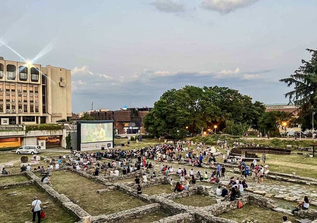 Община Стара Загора: „Пулсът на танца“ и „Голата истина за група Жигули“ са филмите, които ще бъдат прожектирани на лятното кино в Стара Загора