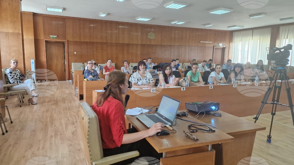 Семинар, посветен на разпознаване на истинската информация и контрола върху социалните мрежи, се състоя в Шумен