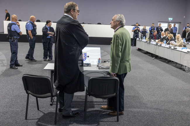 Германската полиция претърси адреси в Саксония, свързани със забраненото движение "Граждани на Райха" 