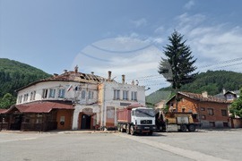 Село Доспей - ремонт на покрива на читалището, кметството и пощата