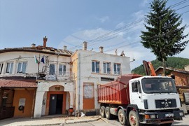 Село Доспей - ремонт на покрива на читалището, кметството и пощата