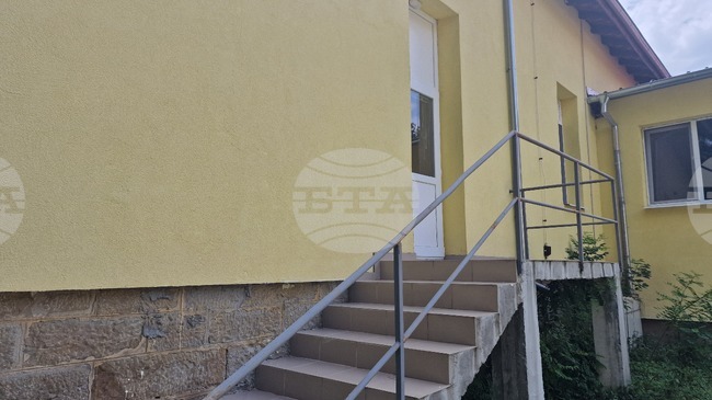 Осем души са намерили подслон в общинския център за временно настаняване в троянското село Дълбок дол през изминалата година