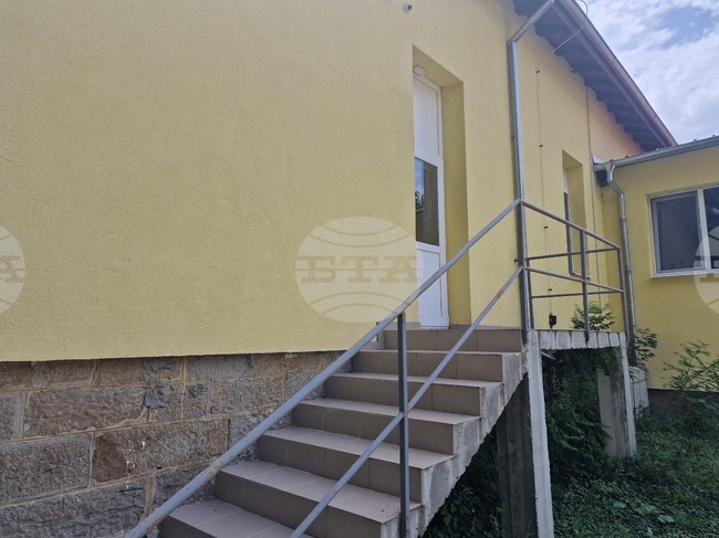 Осем души са намерили подслон в общинския център за временно настаняване в троянското село Дълбок дол през изминалата година