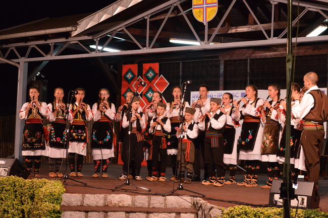 Каталог обединява фолклора, ритуалите и традициите на Бобов дол и Ражан