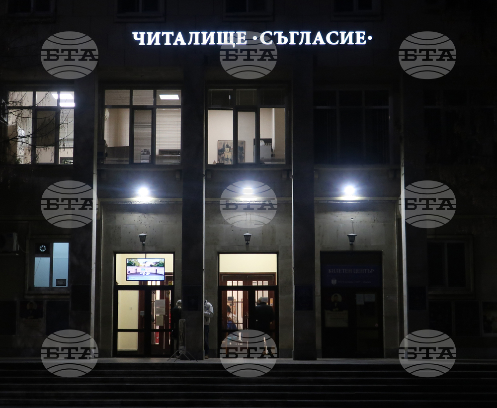 Известният певец Орлин Горанов е очакван в Плевен с концерт-спектакъла "Отражения"