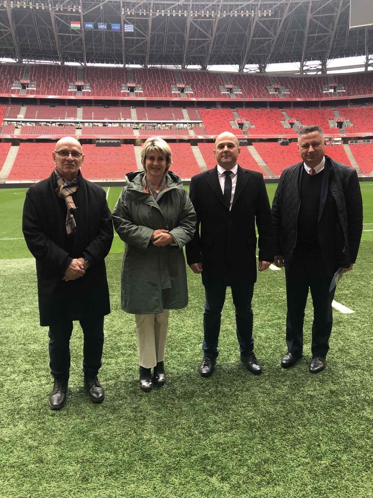 Министър Весела Лечева обсъди в Будапеща строежа и експлоатацията на модерни спортни обекти