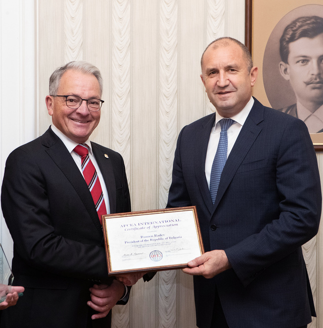 Румен Радев: Партньорството в сферата на отбраната трябва да води до трансфер на технологии и индустриално сътрудничество