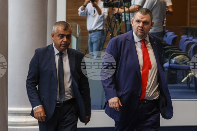 Русия печели днес, каза Делян Пеевски, след като парламентът не избра Росен Желязков за премиер