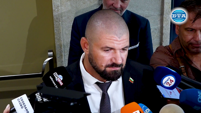  Всички ще влезем в пленарната зала и ще гласуваме единодушно "против", каза Дарин Георгиев от ПГ на "Величие"