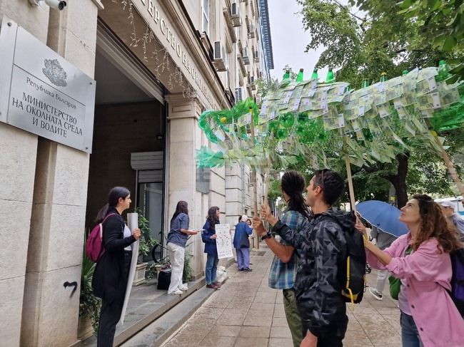  Сдружение „За Земята“ - акция