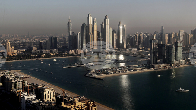 Четирима души бяха ранени при експлозия на прочутия изкуствен остров Палм Джумейра в Дубай; Иран каза, че е заинтересован от деескалация