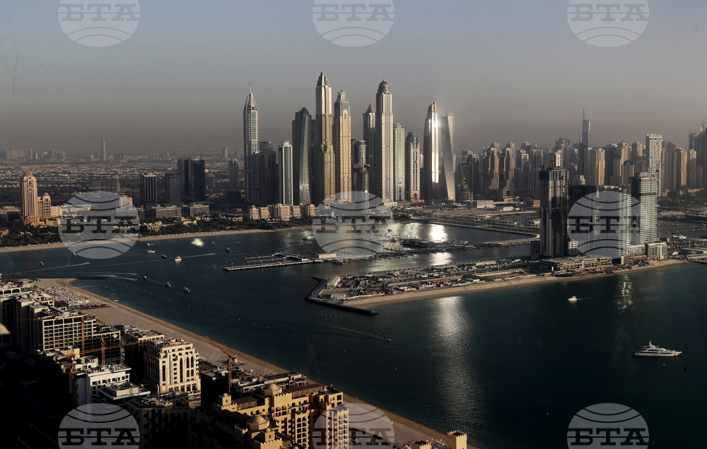 Четирима души бяха ранени при експлозия на прочутия изкуствен остров Палм Джумейра в Дубай; Иран каза, че е заинтересован от деескалация