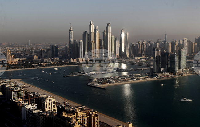 Четирима души бяха ранени при експлозия на прочутия изкуствен остров Палм Джумейра в Дубай; Иран каза, че е заинтересован от деескалация