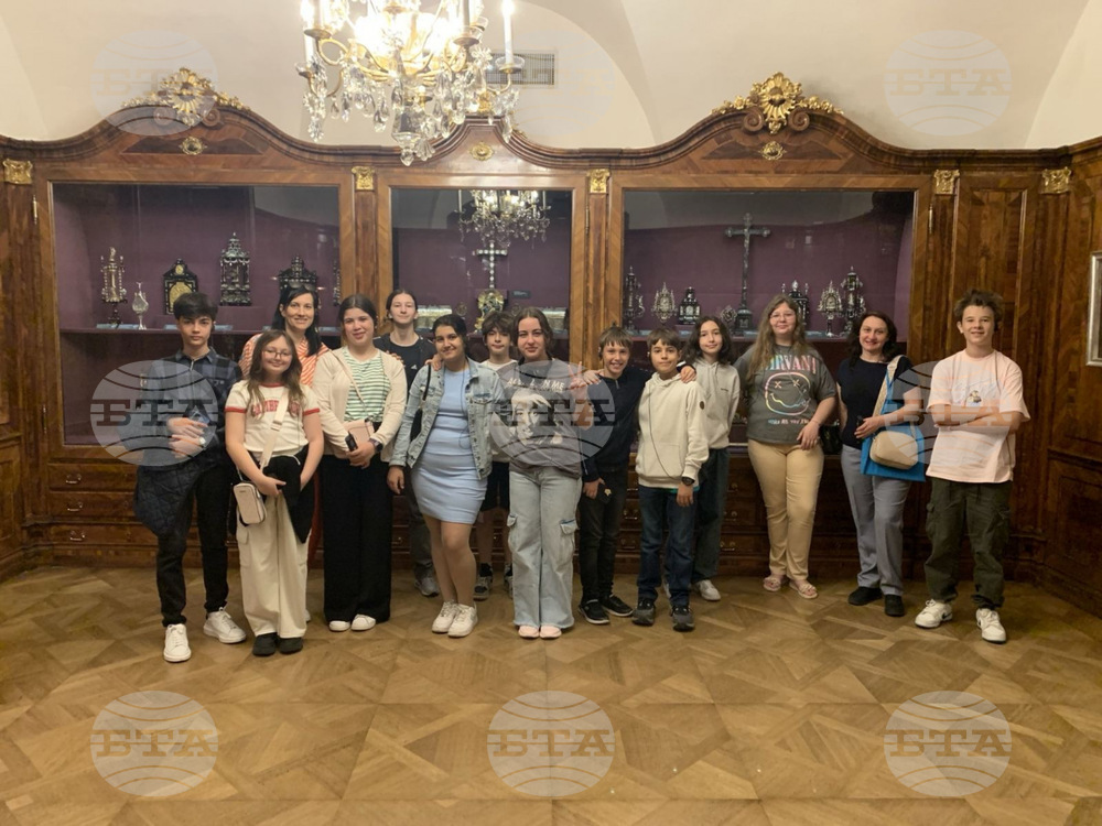 Ученици от училище „Св. св. Кирил и Методий“ във Виена посетиха императорската съкровищница в двореца Хофбург