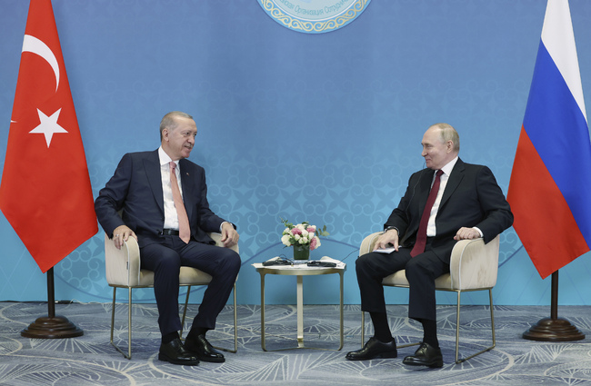 Путин и Ердоган обсъдиха търговията и икономическото сътрудничество в телефонен разговор, съобщи Кремъл