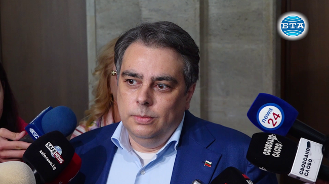 Силно се съмнявам, че третият мандат е възможен, каза Асен Василев