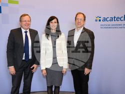 Снимка: Европейска комисия - В Мюнхен българският еврокомисар Мария Габриел и проф. д-р Johann-Dietrich Wörner дадоха начало на новия Европейски консултативен съвет за иновациите.