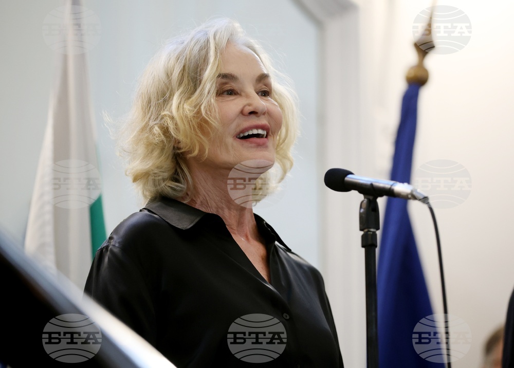 Jessica Lange's Photo Exhibition Opens in National Gallery in Sofia