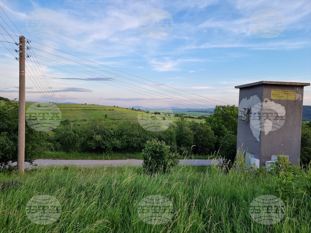 Претоварване на мрежата е причинило пожар в трафопост в Луковит