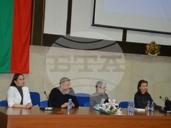 Снимка: Община Благоевград - Вера Маринова представи книгата си „Обръчите на Венера“ в Благоевград