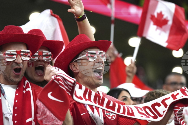 Канадският национален отбор по футбол призова обезсърчените фенове на Италия да заменят сините си шалчета на „адзурите“ с червени като кленов лист