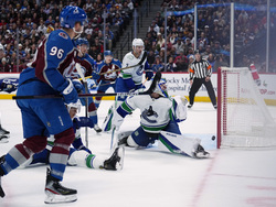 Canucks Avalanche Hockey