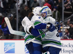 Canucks Avalanche Hockey