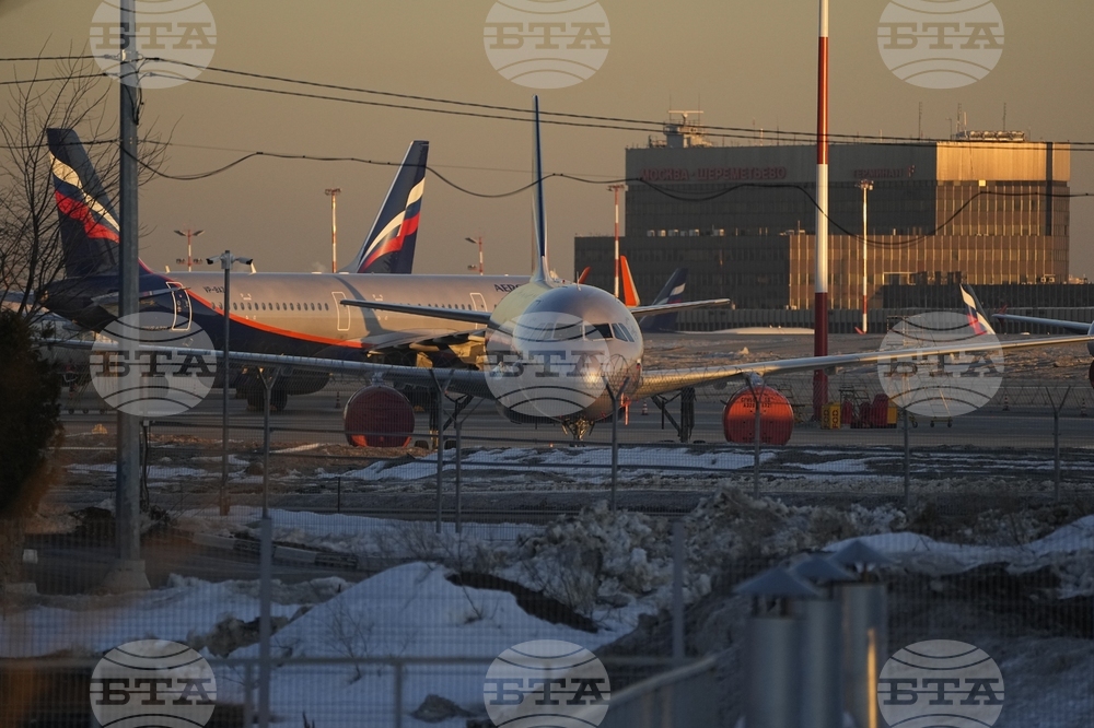 Руски пътнически самолет "Боинг" 737 кацна безопасно в Москва след обявяване на извънредна ситуация