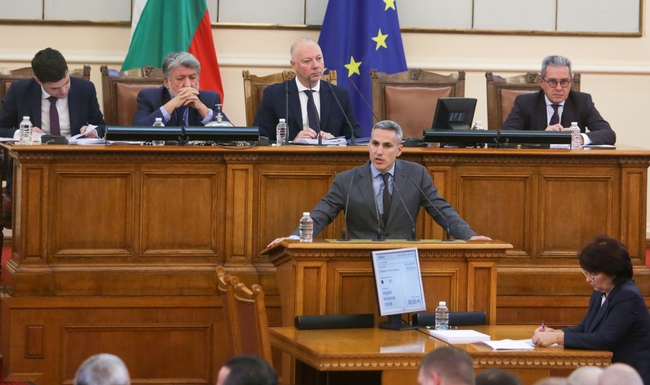 Continue the Change Declare Readiness to Form Minority Cabinet with Democratic Bulgaria, If Revisions Are Abandoned