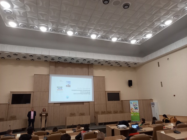 Каква помощ и подкрепа могат да получат на Националната телефонна линия за деца 116 111 дискутираха ученици в град Ботевград
