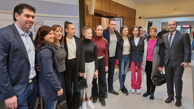 Златните медалистки по художествена гимнастика от Летните олимпийски игри в Токио получиха апартаменти с решение на Столичния общински съвет
