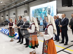 Държавният глава участва в откриването на високотехнологичен завод за автомобилни компоненти във Враца